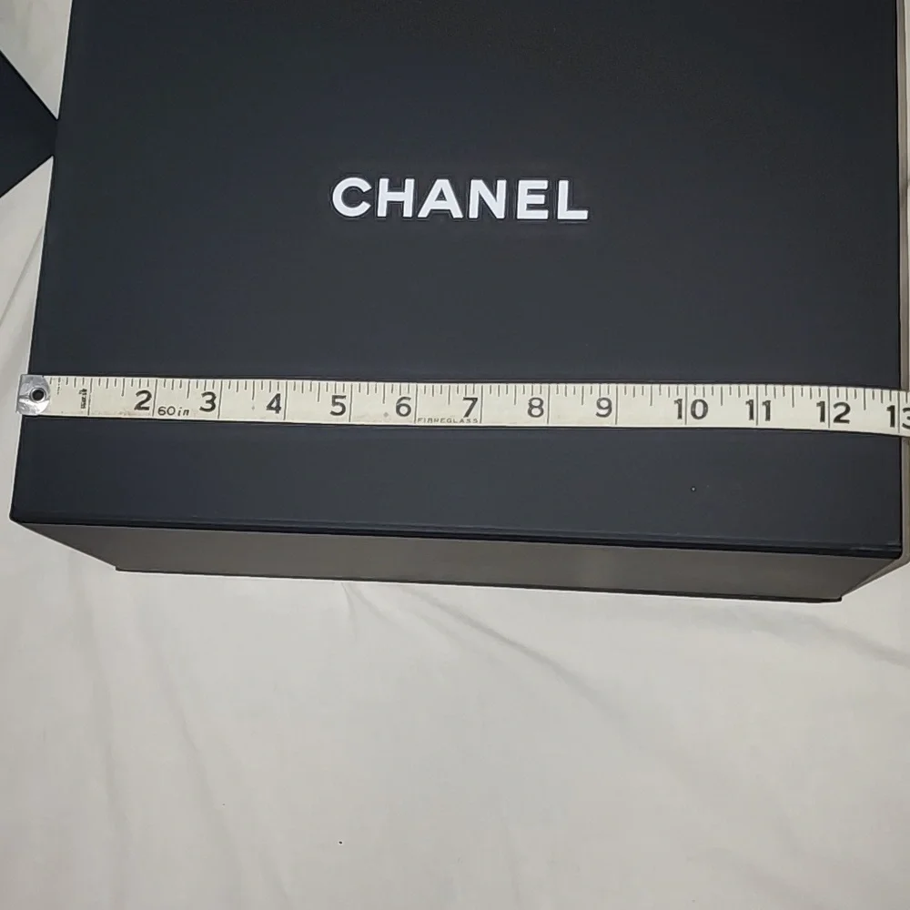 CHANEL Elegant Black Packaging Set - Picture 2 of 15